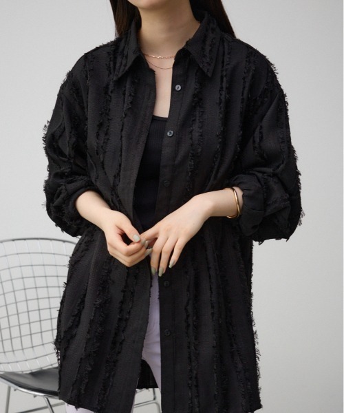 AZUL by moussy(アズールバイマウジー)の「フリンジストライプジャガードシャツ(シャツ/ブラウス・レディース・ブラック/アイボリー/ライム・FREE)」の1枚目の写真