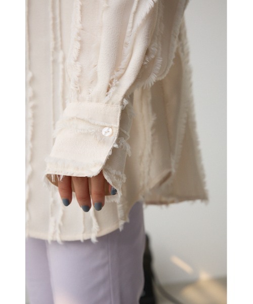 AZUL by moussy(アズールバイマウジー)の「フリンジストライプジャガードシャツ(シャツ/ブラウス・レディース・ブラック/アイボリー/ライム・FREE)」の12枚目の写真