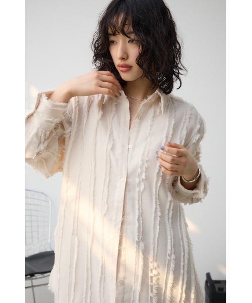 AZUL by moussy(アズールバイマウジー)の「フリンジストライプジャガードシャツ(シャツ/ブラウス・レディース・ブラック/アイボリー/ライム・FREE)」の4枚目の写真