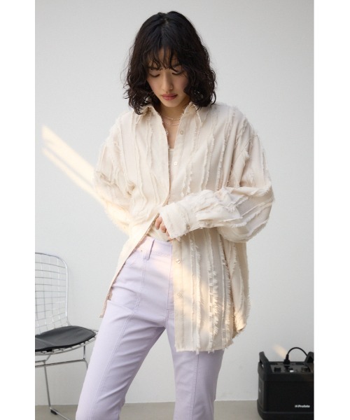 AZUL by moussy(アズールバイマウジー)の「フリンジストライプジャガードシャツ(シャツ/ブラウス・レディース・ブラック/アイボリー/ライム・FREE)」の5枚目の写真