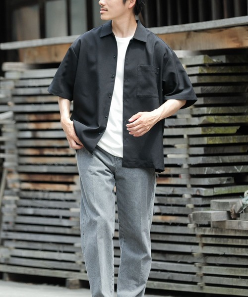 ITEMS URBANRESEARCH（アイテムズ アーバンリサーチ）の「『セットアップ対応』吸水速乾 ストレッチトロ 半袖シャツ（シャツ/ブラウス・メンズ・ライトベージュ/ブラック/ブルー・LARGE/MEDIUM）」の2枚目の写真