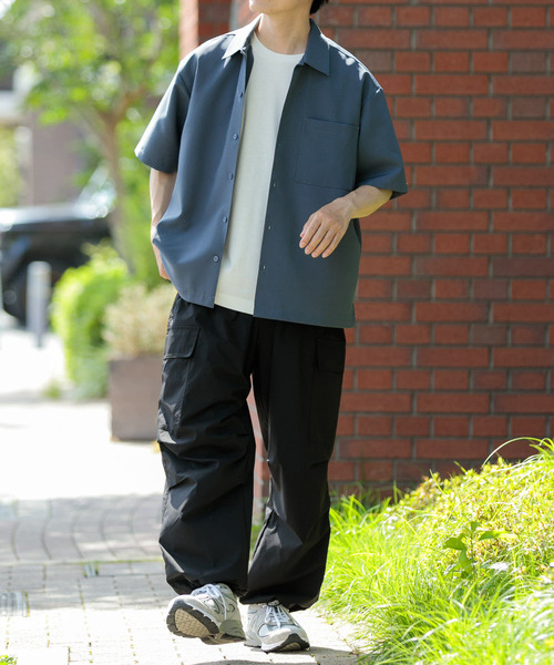 ITEMS URBANRESEARCH（アイテムズ アーバンリサーチ）の「『セットアップ対応』吸水速乾 ストレッチトロ 半袖シャツ（シャツ/ブラウス・メンズ・ライトベージュ/ブラック/ブルー・LARGE/MEDIUM）」の7枚目の写真