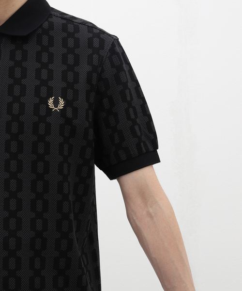 FRED PERRY(フレッドペリー)の「FRED PERRY (フレッド ペリー) CABLE PRINT FP POLO SHIRT M7790(ポロシャツ・メンズ・チャコールグレー・MEDIUM/LARGE)」の5枚目の写真