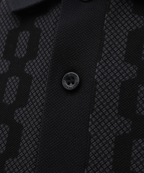 FRED PERRY(フレッドペリー)の「FRED PERRY (フレッド ペリー) CABLE PRINT FP POLO SHIRT M7790(ポロシャツ・メンズ・チャコールグレー・MEDIUM/LARGE)」の7枚目の写真
