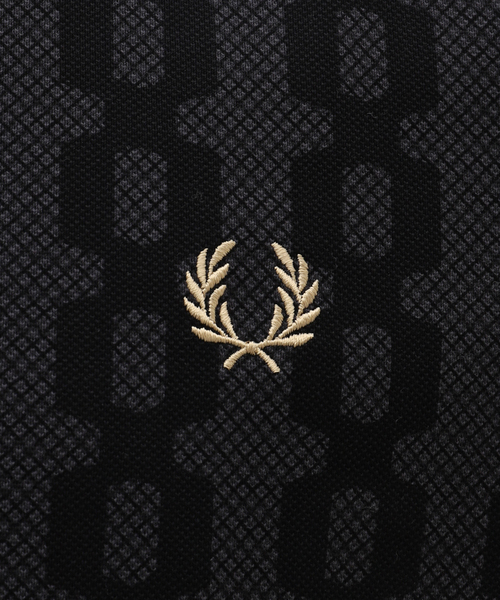 FRED PERRY(フレッドペリー)の「FRED PERRY (フレッド ペリー) CABLE PRINT FP POLO SHIRT M7790(ポロシャツ・メンズ・チャコールグレー・MEDIUM/LARGE)」の8枚目の写真