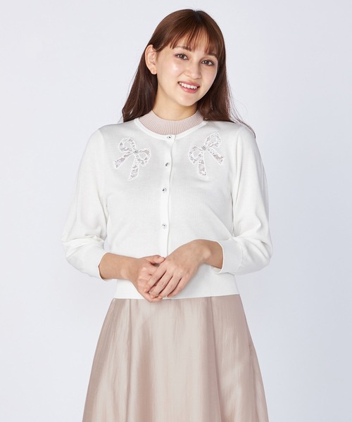 LAISSE PASSE(レッセパッセ)の「リボンブーケ刺繍カーディガン(カーディガン/ボレロ・レディース・ブラック/アイボリー/スモークピンク・MEDIUM)」の2枚目の写真