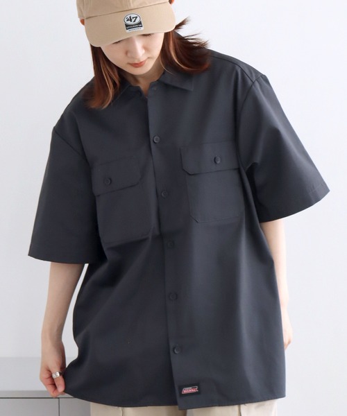 Dickies（ディッキーズ）の「【GENUINE DICKIES/ジェニュインディッキーズ】ツイル 半袖 ワークシャツ（シャツ/ブラウス・メンズ・チャコールグレー/ブラック/ベージュ/カーキ・XL/L/M）」の2枚目の写真