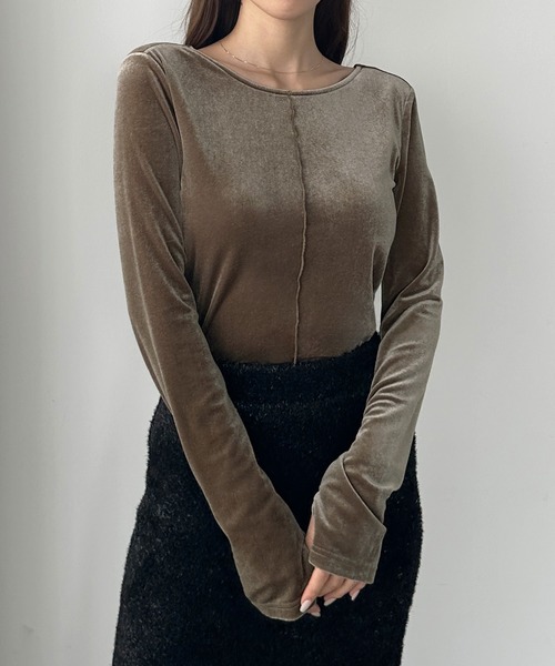 Louere(ルエレ)の「【取り外し可能パット付き】バックオープンベロアトップス(Tシャツ/カットソー・レディース・ブラック/ライトベージュ/グレイッシュベージュ/チャコール/ネイビー・SMALL/MEDIUM/LARGE/X-LARGE)」の17枚目の写真