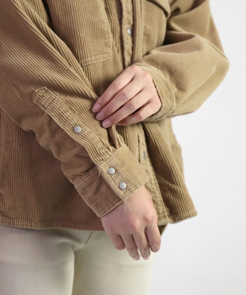 D.M.G.（ドミンゴ）の「[D.M.G. / ディーエムジー] 8Wコーデュロイ ワークシャツジャケット（その他アウター・レディース・ブラック/ベージュ/ライトグレー・2/3）」の7枚目の写真