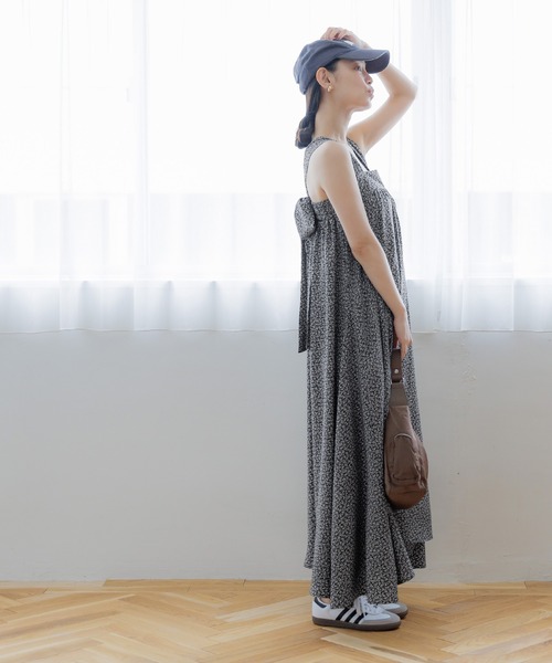 coca(coca)(コカ)の「ショルダーリボン花柄フレアワンピース(ワンピース・レディース・ネイビー/アイボリー・ONE SIZE)」の11枚目の写真