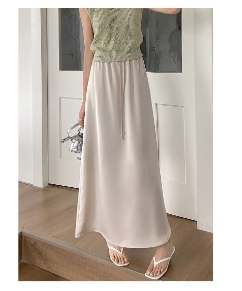 SALTMINT（ソルトミント）の「マットサテンフレアロングスカート ノームコア（スカート・レディース・ブラック/オフホワイト・M/S）」の4枚目の写真
