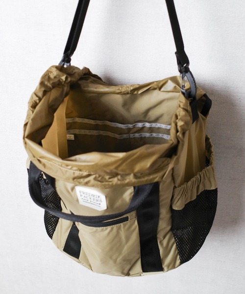 FREDRIK PACKERS(フレドリックパッカーズ)の「『FREDRIK PACKERS』マザーズバッグ 210D TIPI TOTE BAG 210デニール ティピ トートバッグ(トートバッグ・レディース・ベージュ/ブラック/チャコールグレー・FREE)」の7枚目の写真