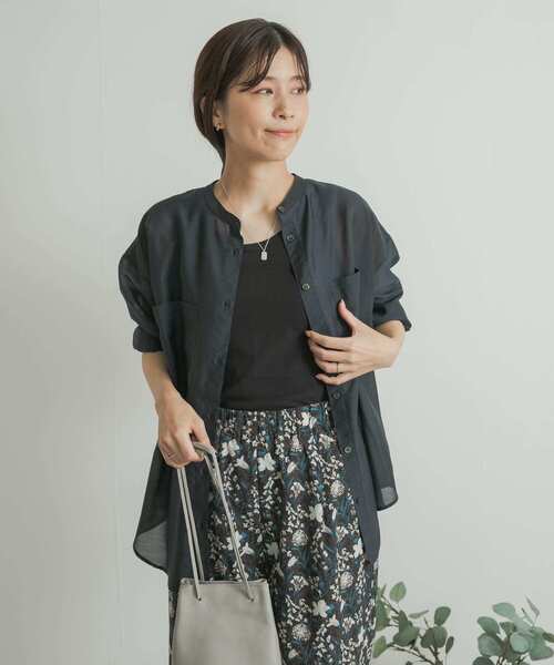 URBAN RESEARCH DOORS（アーバンリサーチドアーズ）の「シアーバンドカラーシャツ（シャツ/ブラウス・レディース・グレー/マスタード/ネイビー・MEDIUM）」の4枚目の写真