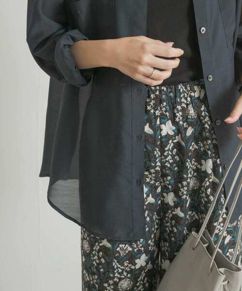 URBAN RESEARCH DOORS（アーバンリサーチドアーズ）の「シアーバンドカラーシャツ（シャツ/ブラウス・レディース・グレー/マスタード/ネイビー・MEDIUM）」の11枚目の写真