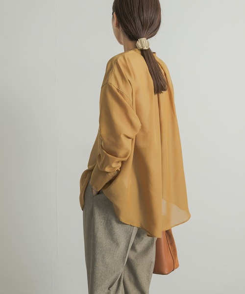 URBAN RESEARCH DOORS（アーバンリサーチドアーズ）の「シアーバンドカラーシャツ（シャツ/ブラウス・レディース・グレー/マスタード/ネイビー・MEDIUM）」の18枚目の写真