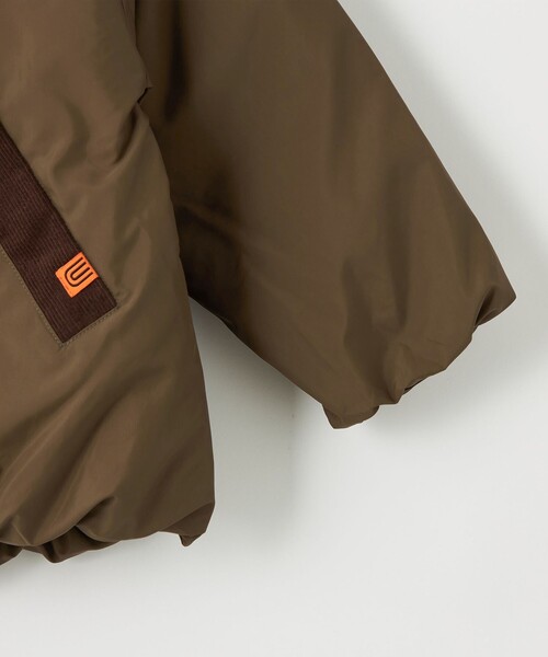 UNIVERSAL OVERALL(ユニバーサルオーバーオール)の「【別注】<UNIVERSAL OVERALL>コーデュロイ パファージャケット / キッズ 100cm-130cm(ブルゾン・キッズ・ブラック/オリーブ・XS(100-110cm)/S(120-130cm))」の8枚目の写真