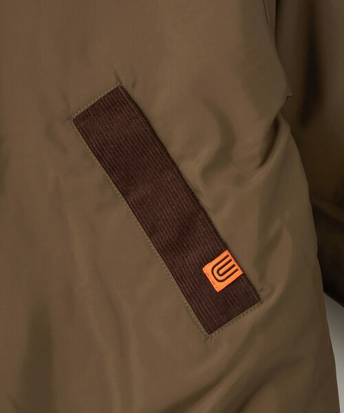 UNIVERSAL OVERALL(ユニバーサルオーバーオール)の「【別注】<UNIVERSAL OVERALL>コーデュロイ パファージャケット / キッズ 100cm-130cm(ブルゾン・キッズ・ブラック/オリーブ・XS(100-110cm)/S(120-130cm))」の9枚目の写真