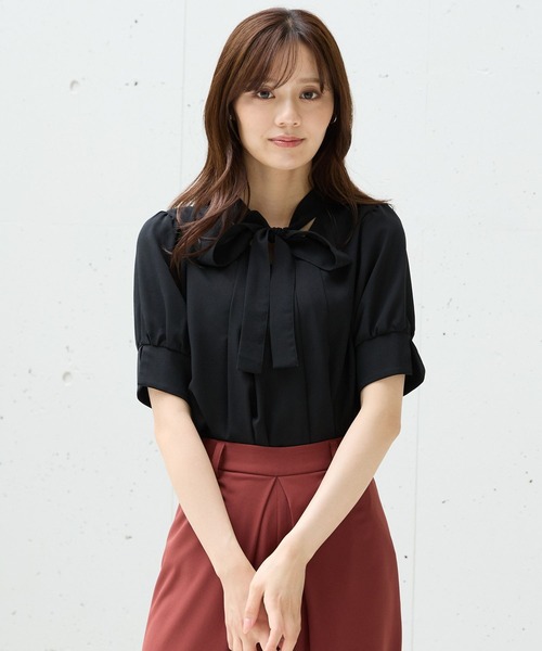 Andemiu(アンデミュウ)の「【2025SS新色/WEB限定カラー】2WAYボウタイブラウス140088(シャツ/ブラウス・レディース・ブラック/キャメル/ブルー/オフホワイト/ブルーグリーン/ネイビー/ベージュ/ダークグリーン/ライトグレー・FREE)」の3枚目の写真