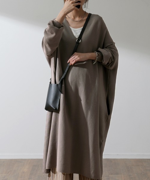 HUG.U（ハグユー）の「「コクーン型ワンピ」ニット（ワンピース・レディース・モカ/ブラック/ライトベージュ/スカイブルー/ペールイエロー/オレンジ・FREE）」の11枚目の写真