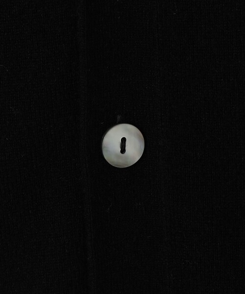 GALERIE VIE（ギャルリー ヴィー）の「スコットランドカシミヤ Vネックカーディガン（カーディガン/ボレロ・レディース・ブルー/シルバー/ホワイト/レッド/ブラック・FREE）」の16枚目の写真