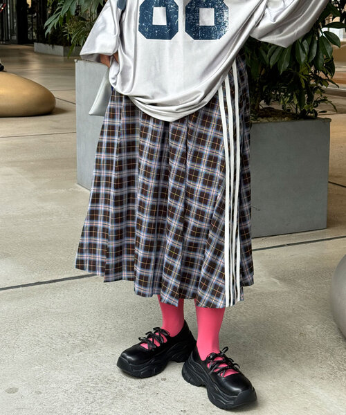 CIAOPANIC（チャオパニック）の「サイドラインプリーツミドルスカート（スカート・レディース・グレー/ネイビー・ONE SIZE）」の2枚目の写真
