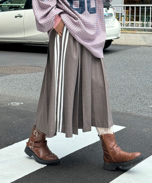 CIAOPANIC（チャオパニック）の「サイドラインプリーツミドルスカート（スカート・レディース・グレー/ネイビー・ONE SIZE）」の4枚目の写真