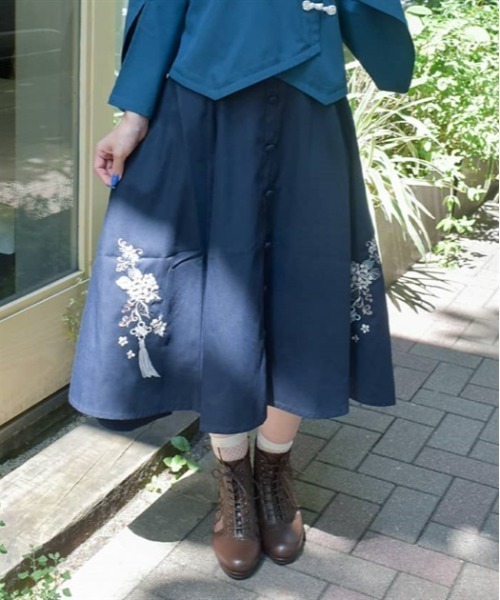 axes femme（アクシーズファム）の「ジャスミン刺繍スカート（スカート・レディース・ワイン/ブルーグリーン/ネイビー・FREE）」の2枚目の写真