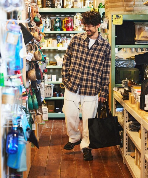 FREAK'S STORE（フリークスストア）の「限定展開 Relax Fit リラックスフィット レギュラーカラー チェック ネルシャツ（シャツ/ブラウス・メンズ・ブラック/ベージュ/ネイビー/ブラウン/オリーブ/サックスブルー・SMALL/MEDIUM/LARGE）」の20枚目の写真