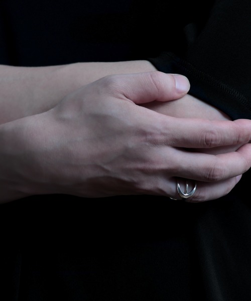 YArKA（ヤーカ）の「【YArKA/ヤーカ】entwined curvaceous design ring [ducube yuga2] / 絡み合う曲線美デザインリング（リング・メンズ・ゴールド/シルバー・#9/#13/#11/#15/#17/#19/#23/#21）」の7枚目の写真