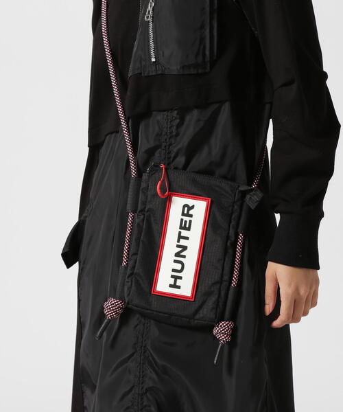 HUNTER（ハンター）トラベル リップストップ リサイクル ナイロン フォンポーチ - ブラック/レッド ボックス ロゴ（ショルダーバッグ）｜HUNTER（ハンター）