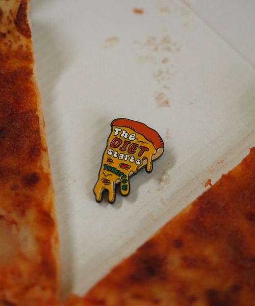 DULTON(ダルトン)の「PINS/ピンバッジ(バッジ・メンズ・その他1/その他2/その他3/その他5/その他11/その他8/その他10/その他13/その他19/その他6/その他14/その他15/その他16/その他17/その他18/その他4/その他7/その他9/その他12/その他20/その他25/その他24/その他21/その他23/その他22・FREE)」の5枚目の写真