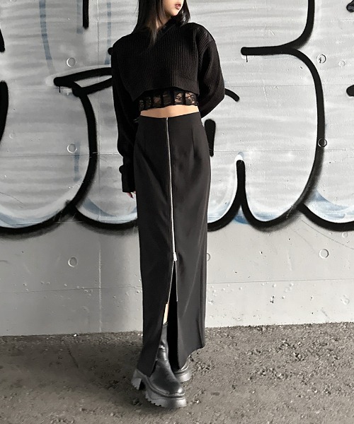 LVEU.(ラブユ.)の「【LVEU.】ドッキングショートニット / トップス ニット ショート クロップド Vネック パッチ 肩パッチ 異素材 ブラック グレー(ニット/セーター・レディース・ブラック/グレー・FREE)」の11枚目の写真