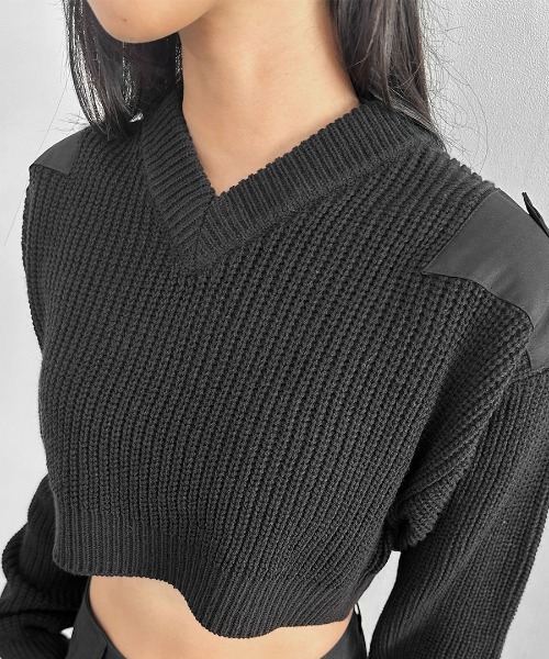 LVEU.(ラブユ.)の「【LVEU.】ドッキングショートニット / トップス ニット ショート クロップド Vネック パッチ 肩パッチ 異素材 ブラック グレー(ニット/セーター・レディース・ブラック/グレー・FREE)」の16枚目の写真
