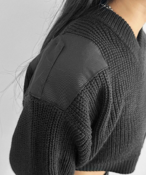 LVEU.(ラブユ.)の「【LVEU.】ドッキングショートニット / トップス ニット ショート クロップド Vネック パッチ 肩パッチ 異素材 ブラック グレー(ニット/セーター・レディース・ブラック/グレー・FREE)」の17枚目の写真