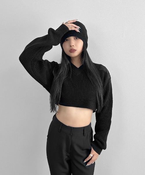 LVEU.(ラブユ.)の「【LVEU.】ドッキングショートニット / トップス ニット ショート クロップド Vネック パッチ 肩パッチ 異素材 ブラック グレー(ニット/セーター・レディース・ブラック/グレー・FREE)」の19枚目の写真