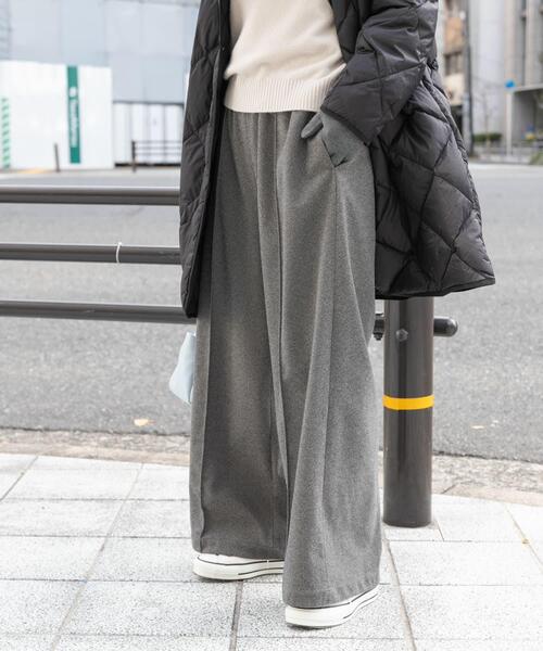 URBAN RESEARCH DOORS（アーバンリサーチドアーズ）の「ヘリンボーンピンタックイージーパンツ（その他パンツ・レディース・チャコールグレー/ベージュ・MEDIUM）」の13枚目の写真