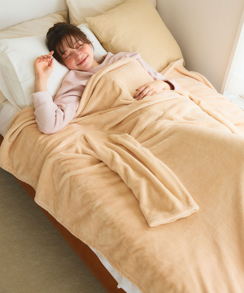 モノグラム ベージュ 毛布 温活本舗】袖付き毛布（寝具）｜cross marche（クロスマルシェ）の