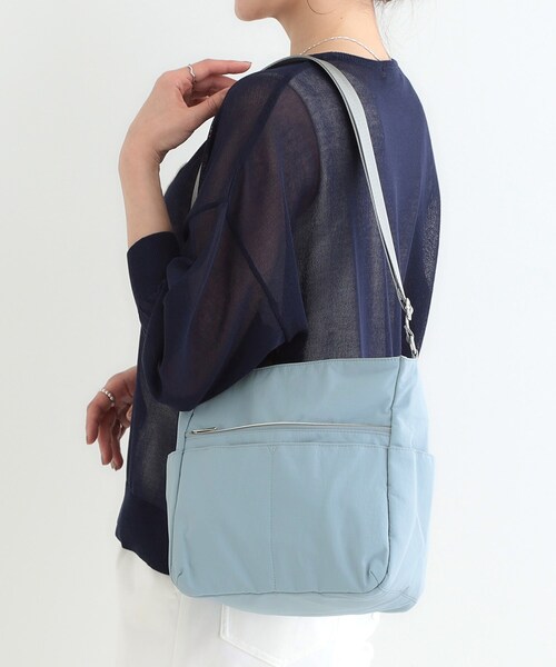 SHOO・LA・RUE(シューラルー)の「【撥水】10ポケットスクエアショルダーバッグ(ショルダーバッグ・レディース・グレー/アイボリー/ブラック/ライトブルー/イエロー・00)」の5枚目の写真