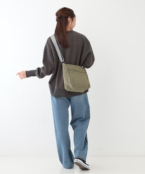 SHOO・LA・RUE(シューラルー)の「【撥水】10ポケットスクエアショルダーバッグ(ショルダーバッグ・レディース・グレー/アイボリー/ブラック/ライトブルー/イエロー・00)」の8枚目の写真