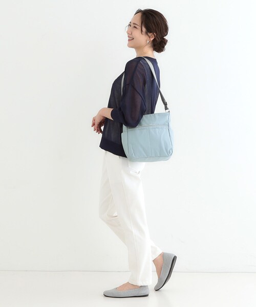 SHOO・LA・RUE(シューラルー)の「【撥水】10ポケットスクエアショルダーバッグ(ショルダーバッグ・レディース・グレー/アイボリー/ブラック/ライトブルー/イエロー・00)」の15枚目の写真