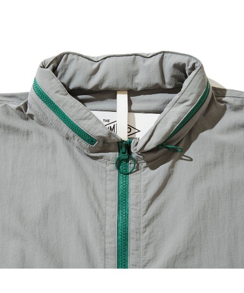 UMBRO(アンブロ)の「UMBRO NYLON PULL OVER JACKET(アンブロ ナイロン プルオーバー ジャケット)(ナイロンジャケット・メンズ・グレー/グリーン/ネイビー・LARGE)」の5枚目の写真