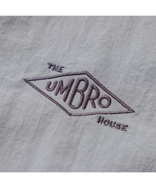 UMBRO(アンブロ)の「UMBRO NYLON PULL OVER JACKET(アンブロ ナイロン プルオーバー ジャケット)(ナイロンジャケット・メンズ・グレー/グリーン/ネイビー・LARGE)」の6枚目の写真