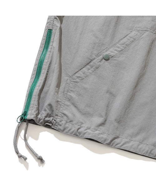 UMBRO(アンブロ)の「UMBRO NYLON PULL OVER JACKET(アンブロ ナイロン プルオーバー ジャケット)(ナイロンジャケット・メンズ・グレー/グリーン/ネイビー・LARGE)」の7枚目の写真