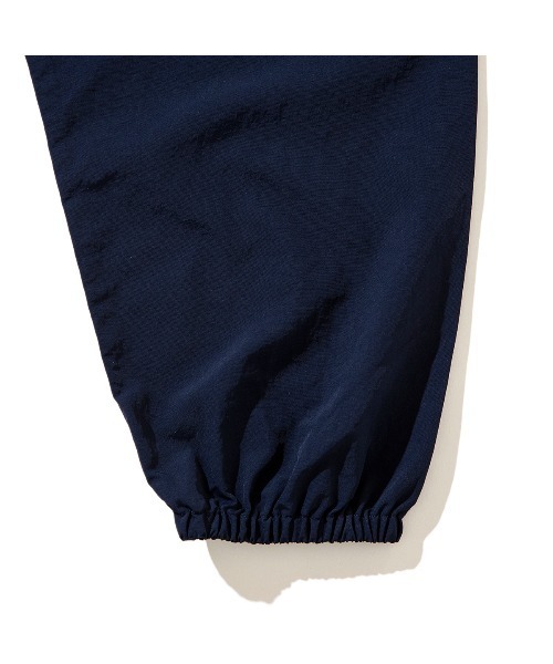 UMBRO(アンブロ)の「UMBRO NYLON PULL OVER JACKET(アンブロ ナイロン プルオーバー ジャケット)(ナイロンジャケット・メンズ・グレー/グリーン/ネイビー・LARGE)」の20枚目の写真