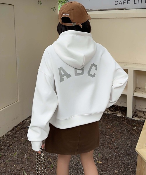 aimoha(アイモハ)の「「ABC」ロゴプリントフーディー(パーカー・レディース・ライトベージュ/ブラック/ワインレッド/ライトグレー/ホワイト・FREE)」の2枚目の写真