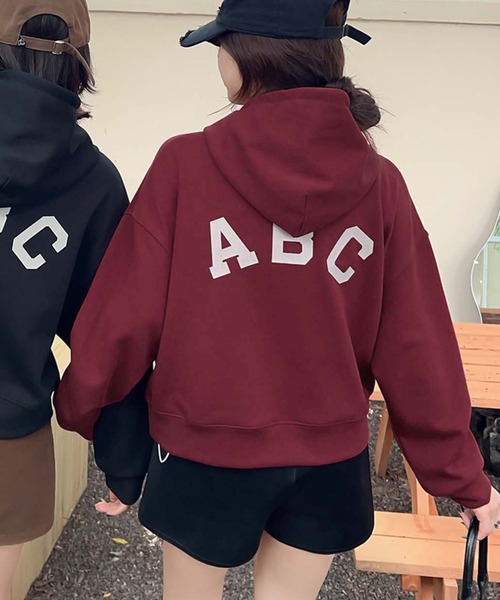 aimoha(アイモハ)の「「ABC」ロゴプリントフーディー(パーカー・レディース・ライトベージュ/ブラック/ワインレッド/ライトグレー/ホワイト・FREE)」の5枚目の写真