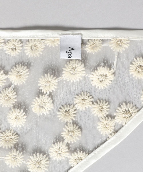 A part by（アパートバイ）の「フラワーシシュウマルチスカーフ（バンダナ/スカーフ・レディース・アイボリー/ブラック・FREE）」の11枚目の写真