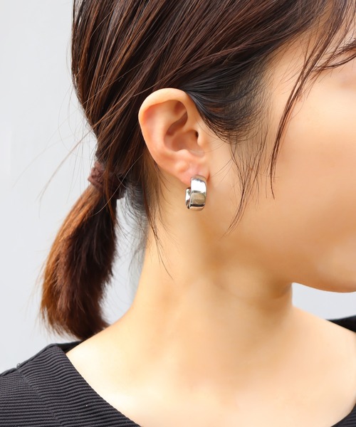 ieLS(イエルズ)の「金属アレルギー対応「ieLS」ステンレス ワイドフープピアス(ピアス(両耳用)・レディース・ゴールド/シルバー・ONE SIZE)」の3枚目の写真