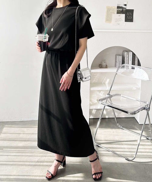 GeeRA(ジーラ)の「夏にぴったり。ラッフルフリルショルダーウエストマークワンピース(ワンピース・レディース・チャコール/ホワイト×ブラック/ブラック・LARGE/X-LARGE/MEDIUM)」の14枚目の写真