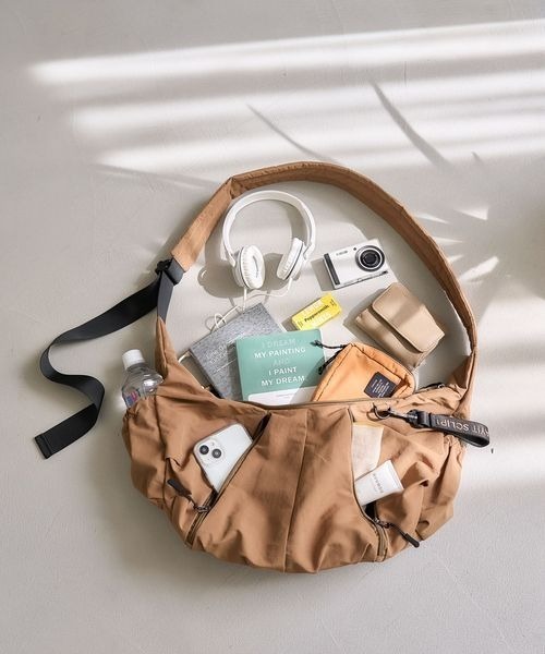 studio CLIP（スタディオクリップ）の「【人間工学に基づいて考えた！】からだよろこぶナイロンショルダー（ショルダーバッグ・レディース・ベージュ/ブラック/ブラウン/ライトグリーン・FREE）」の2枚目の写真